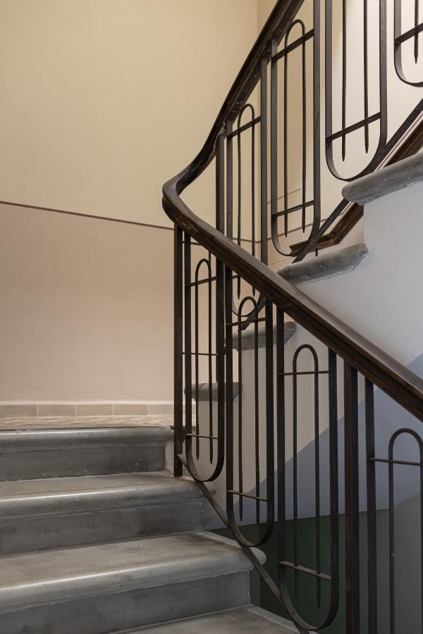 Elegant Apartment W Balcony & Mamad In Heart Of Tel Aviv By Sea N' Rent Экстерьер фото