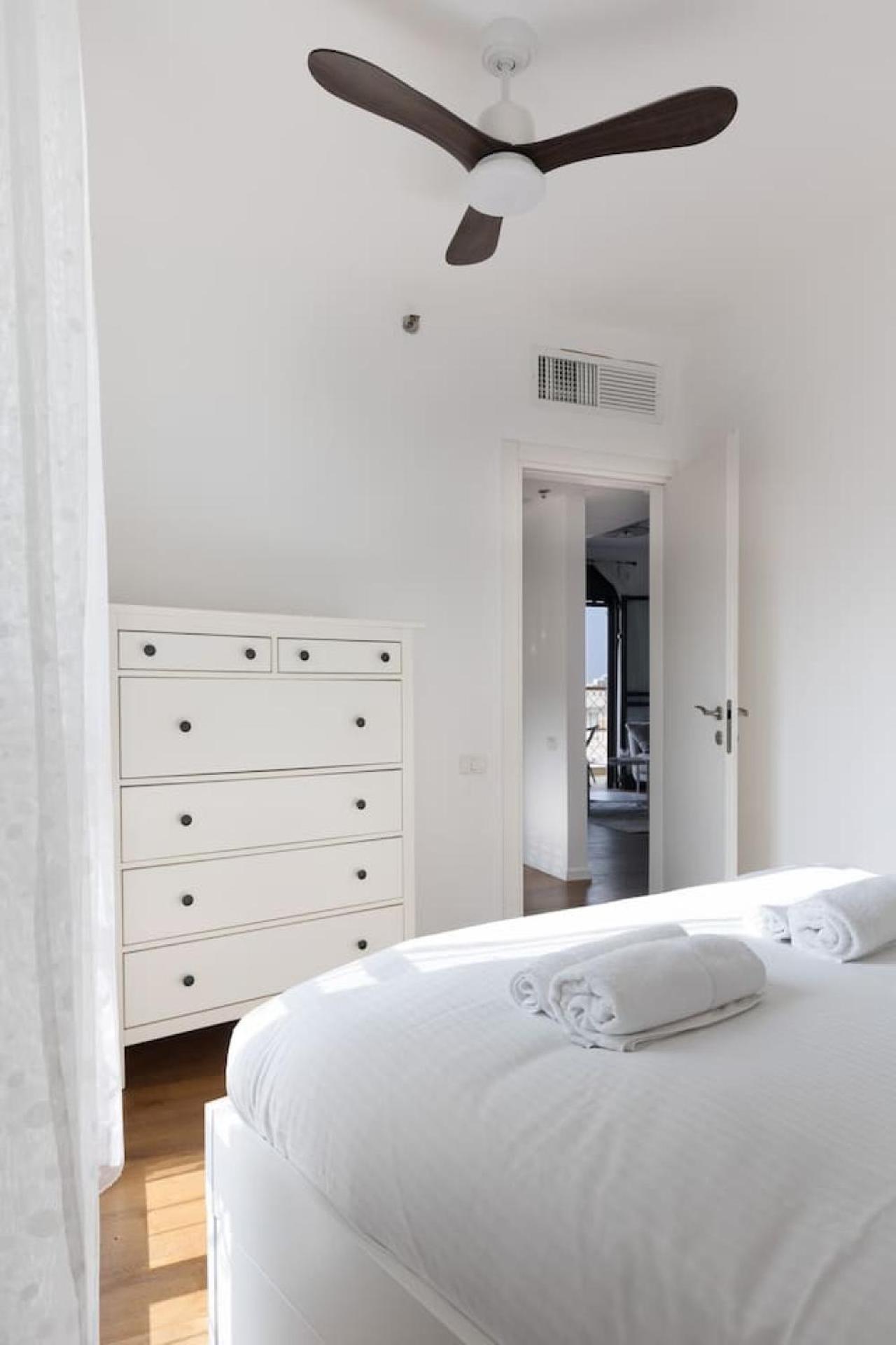 Elegant Apartment W Balcony & Mamad In Heart Of Tel Aviv By Sea N' Rent Экстерьер фото