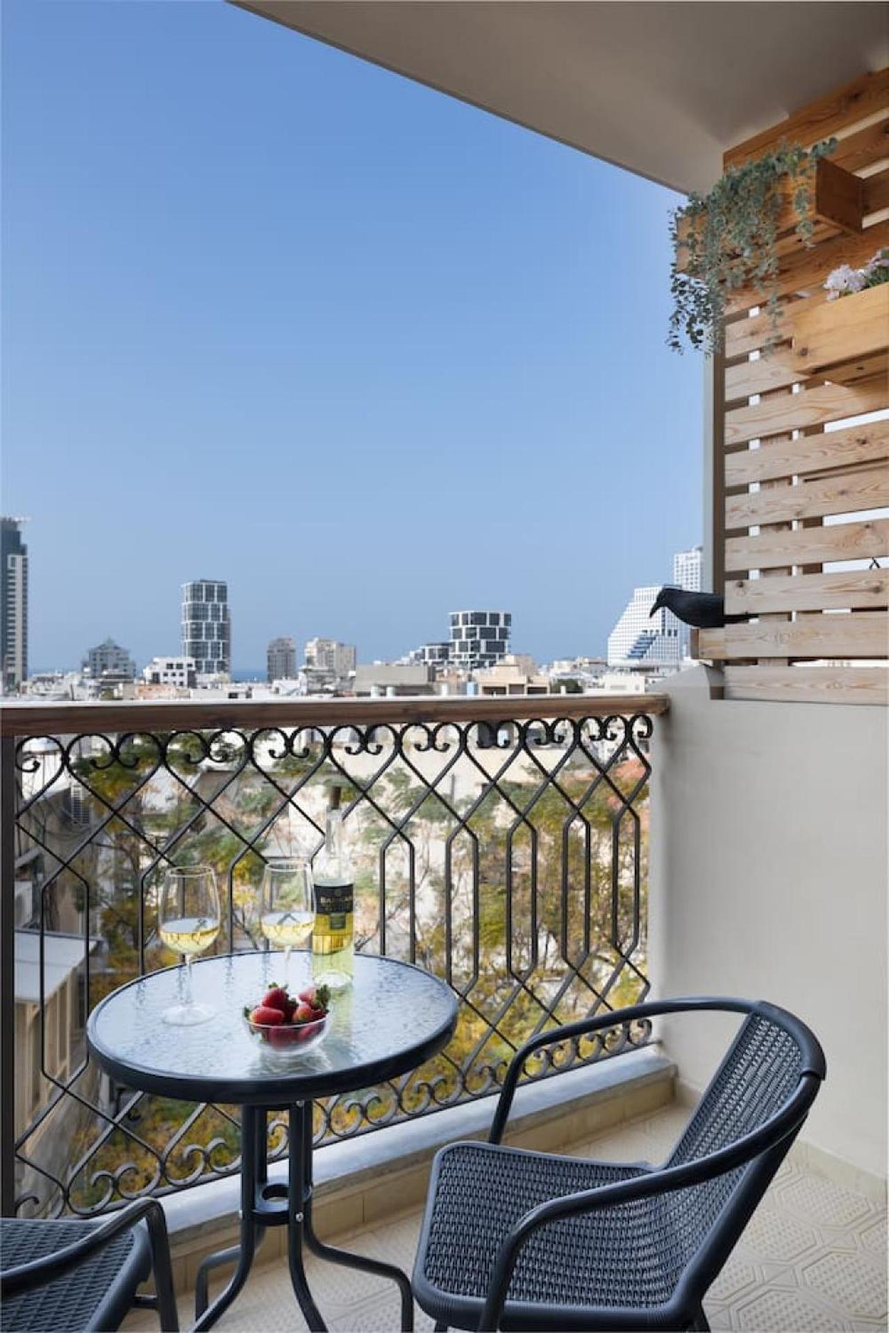Elegant Apartment W Balcony & Mamad In Heart Of Tel Aviv By Sea N' Rent Экстерьер фото